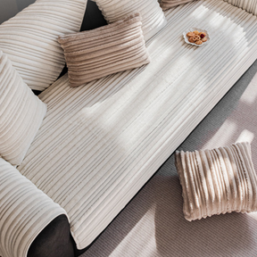 [Pague 1, Leve 2] Capa de Sofá Elara (A Delicadeza que Encanta Sua Sala!) + BRINDE: Almofada Decorativa